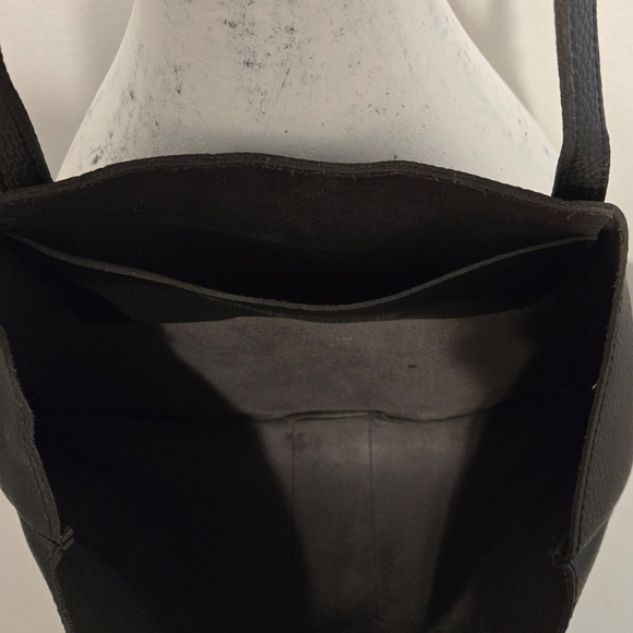 VINCE CAMUTO - BLACK/GRAY PEBBLE  LEATHER TOTE BAG - Picture 4 of 5